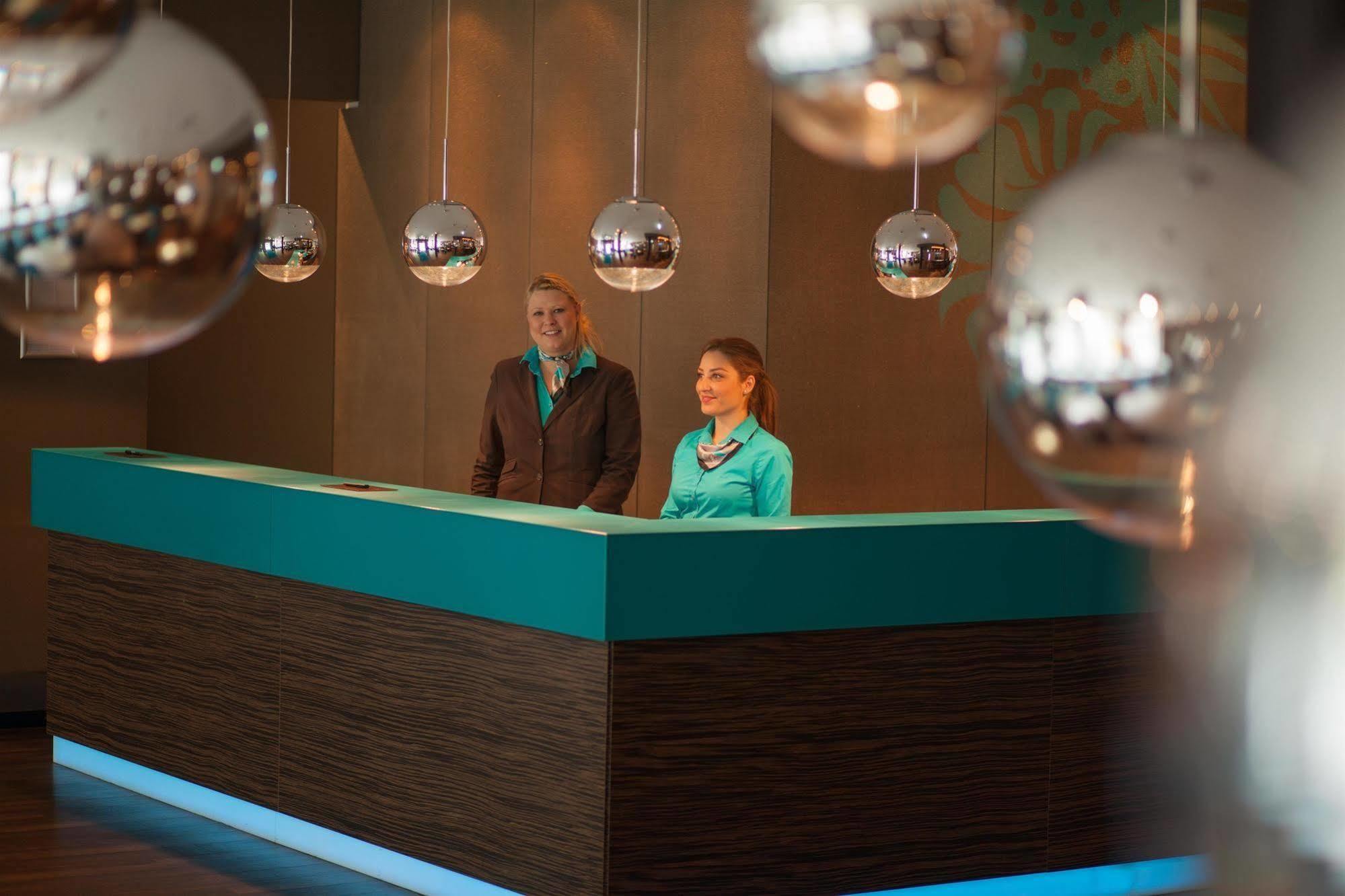 Motel One Frankfurt-Eastside Frankfurt pe Main Exterior foto